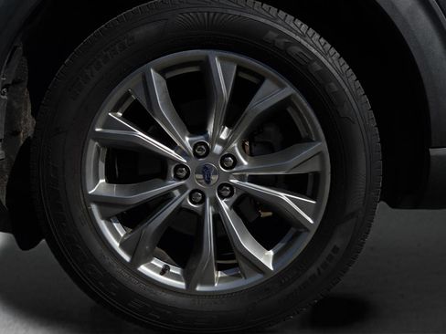 Used 2020 Ford Explorer XLT w/ Equipment Group 202A image 33