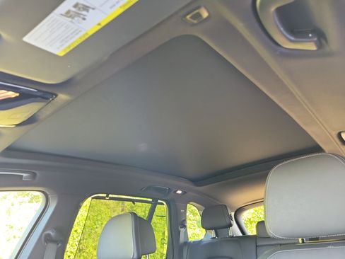 Used 2022 BMW X5 M50i w/ Premium Package image 18