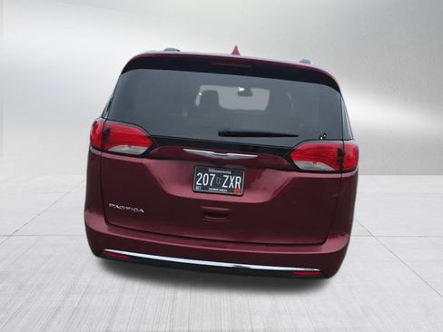 Used 2018 Chrysler Pacifica Touring-L Plus w/ Tire & Wheel Group FWD image 6