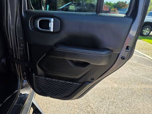 Used 2020 Jeep Wrangler Unlimited Sahara AWD/4WD image 11