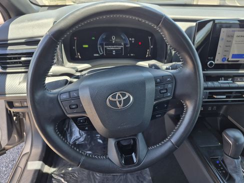 Certified 2025 Toyota Camry SE FWD image 9