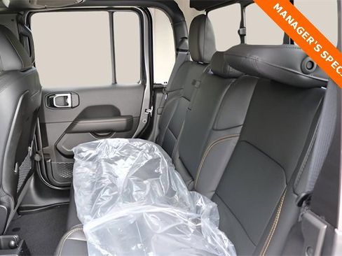 New 2025 Jeep Gladiator High Tide image 16