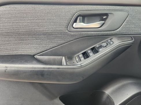 Used 2023 Nissan Rogue SV image 17