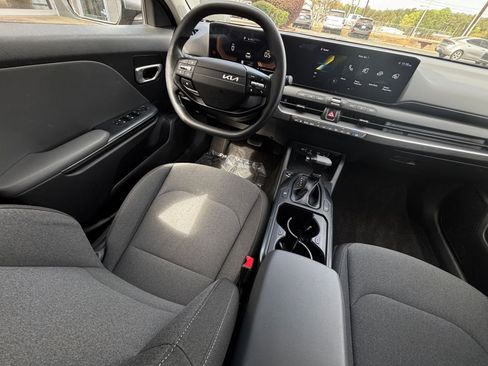 Used 2025 Kia K4 LXS image 39