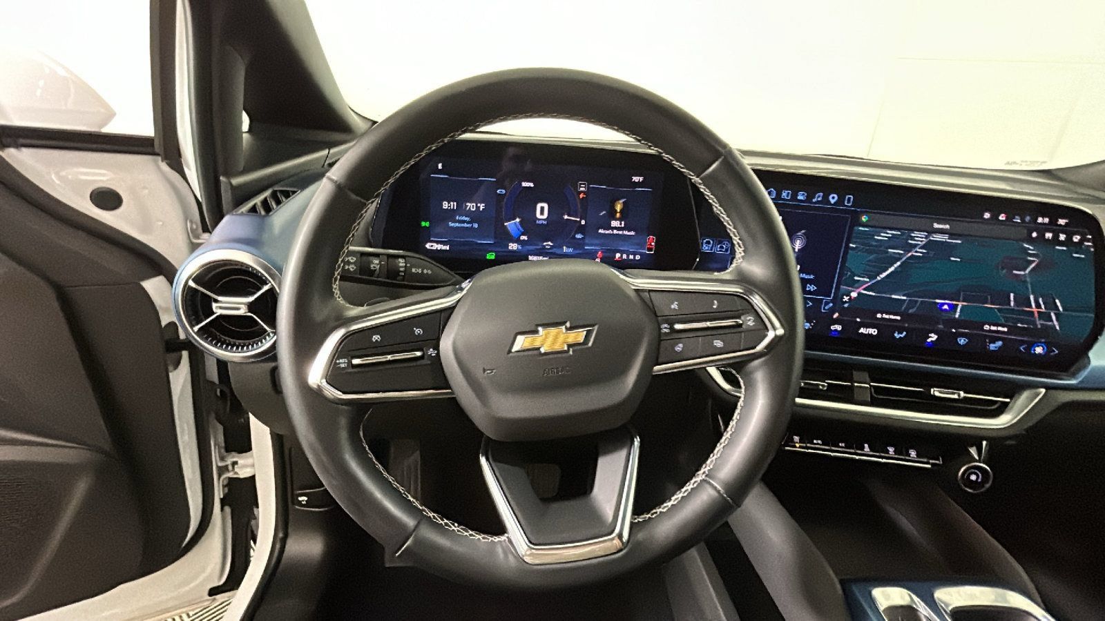 Used 2024 Chevrolet Equinox EV LT FWD image 17