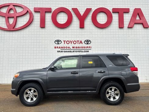 Used 2013 Toyota 4Runner SR5 w/ Convenience Pkg image 2