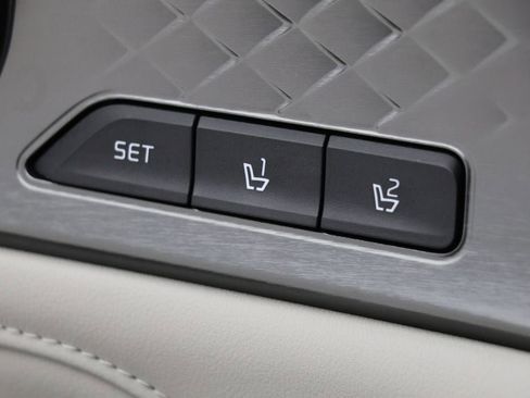 Used 2023 Kia Sorento SX Prestige image 34