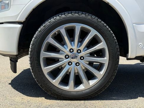 Used 2017 Ford F150 Platinum w/ Equipment Group 701A Luxury AWD/4WD image 31