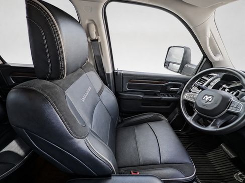 Used 2023 RAM 3500 Laramie AWD/4WD image 11