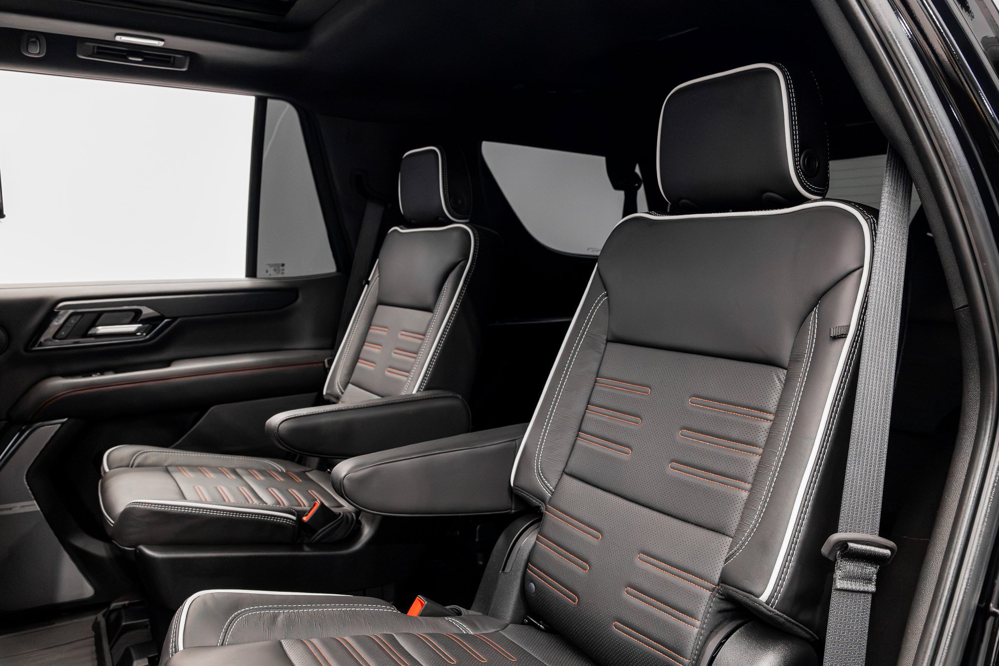 Used 2026 GMC Yukon AT4 Ultimate w/ LPO, Floor Liner Package AWD/4WD image 35