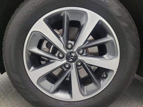 Used 2019 Kia Sorento EX image 31