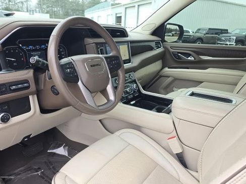 Used 2021 GMC Yukon XL Denali w/ Denali Premium Package image 29