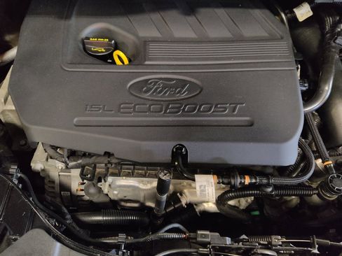 Used 2017 Ford Escape SE w/ Equipment Group 201A FWD image 30