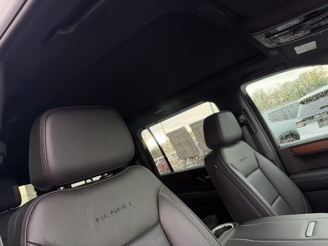Used 2026 GMC Yukon XL Denali w/ Sun & Power Step Package AWD/4WD image 12