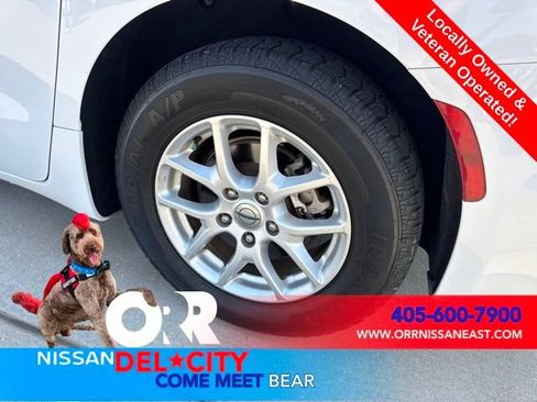 Used 2022 Chrysler Pacifica Touring-L FWD image 3