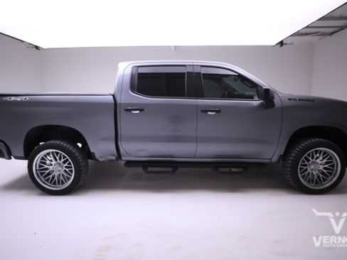 Used 2020 Chevrolet Silverado 1500 Custom w/ Custom Value Package image 6