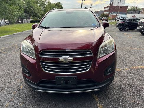 Used 2016 Chevrolet Trax LT w/ LT Sun and Sound Package FWD image 2