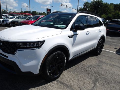 Used 2023 Kia Sorento S w/ Panoramic Sunroof Package AWD/4WD image 3