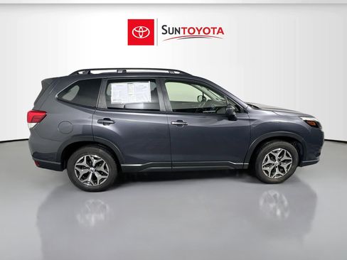 Used 2022 Subaru Forester Premium image 2