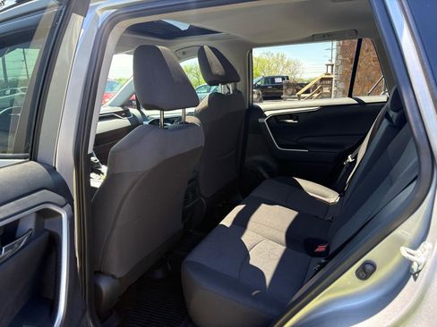 Used 2020 Toyota RAV4 XLE w/ Convenience Package FWD image 21
