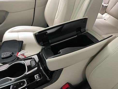 Used 2021 Buick Envision Essence w/ Technology Package I FWD image 33