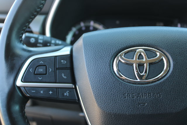 Used 2022 Toyota Highlander XLE FWD image 15