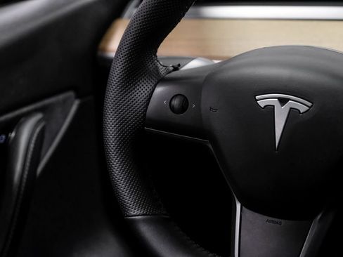 Used 2021 Tesla Model Y Long Range AWD/4WD image 17
