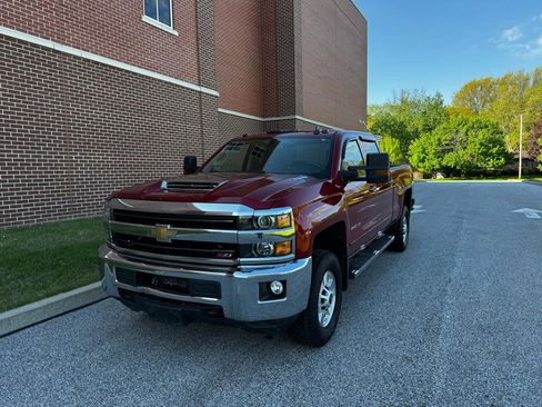 Used 2018 Chevrolet Silverado 2500 LT w/ LT Convenience Package AWD/4WD image 2