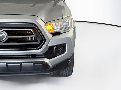 Used 2020 Toyota Tacoma SR w/ SR Convenience Package RWD image 9