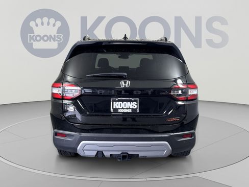 Used 2023 Honda Pilot TrailSport image 5