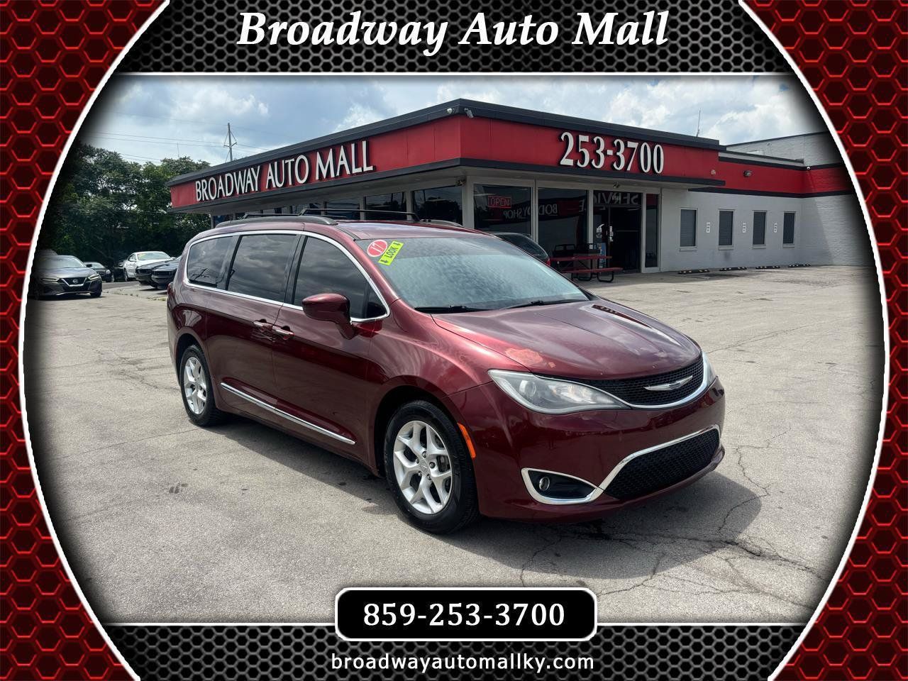 Used 2017 Chrysler Pacifica Touring-L w/ Tire & Wheel Group FWD image 1