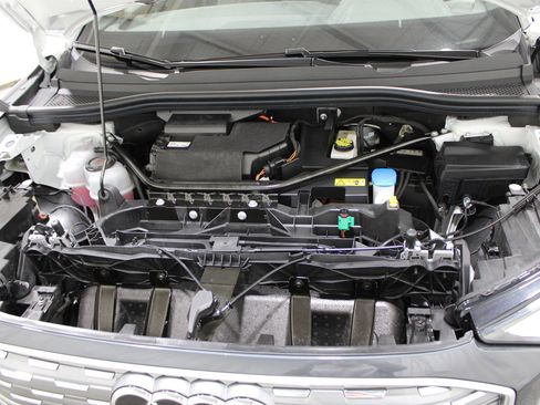 Used 2024 Audi Q4 e-tron Premium Plus image 37