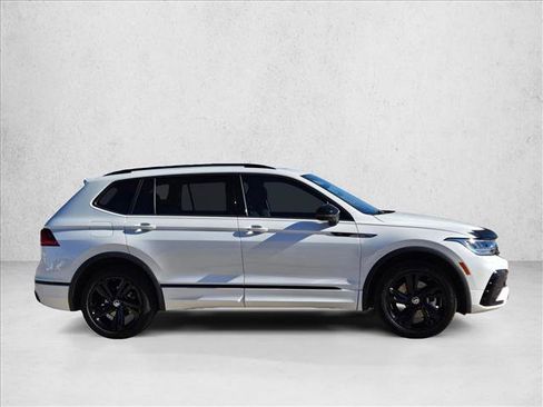 Used 2023 Volkswagen Tiguan SE R-Line FWD image 4
