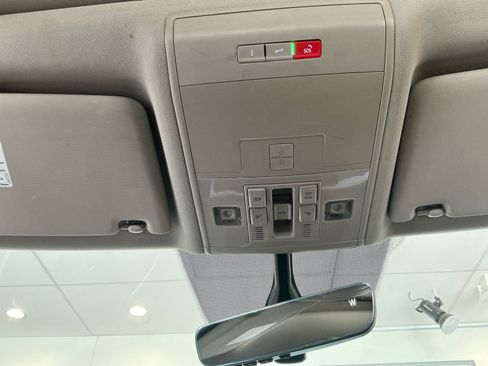 Used 2023 Volkswagen Atlas SE w/ Panoramic Sunroof Package FWD image 28