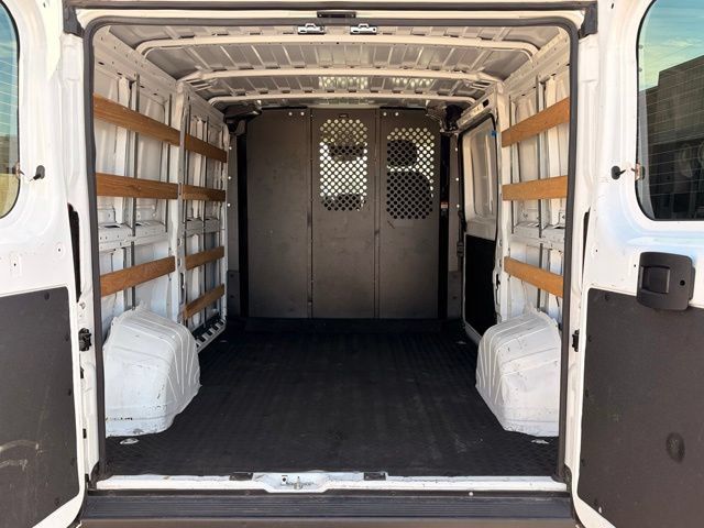 Used 2025 RAM ProMaster 2500 w/ U-Haul Equipment Group FWD image 17