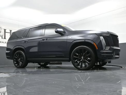 Used 2025 Cadillac Escalade Sport Platinum w/ LPO, ONYX Package AWD/4WD image 2