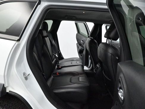 Used 2022 Jeep Cherokee Trailhawk w/ Premium Leather Package AWD/4WD image 33