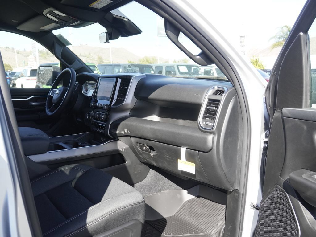 New 2026 RAM 1500 Big Horn w/ Sport Appearance Package AWD/4WD image 32