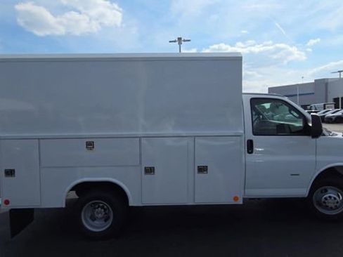 New 2025 Chevrolet Express 3500 w/ Power Convenience Package RWD image 9