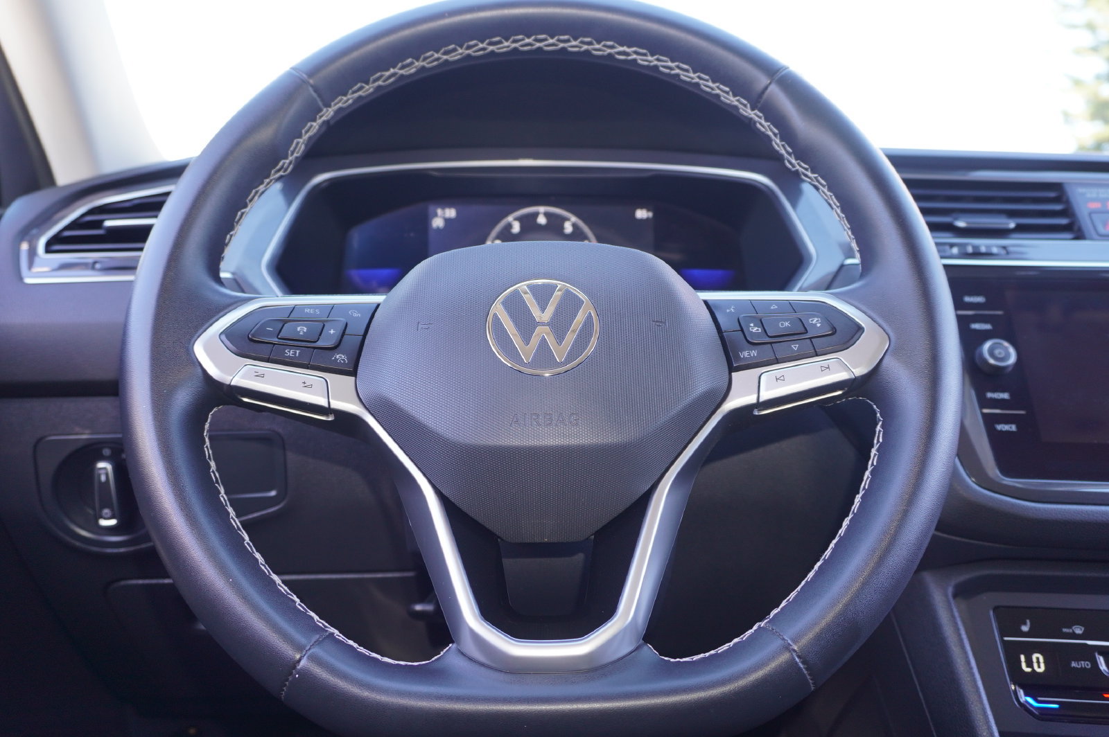 Used 2022 Volkswagen Tiguan SE FWD image 24
