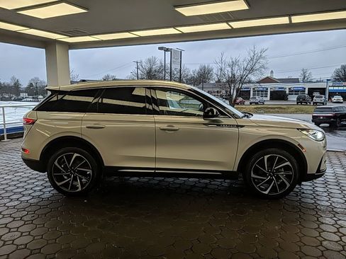 Certified 2023 Lincoln Corsair Reserve image 4