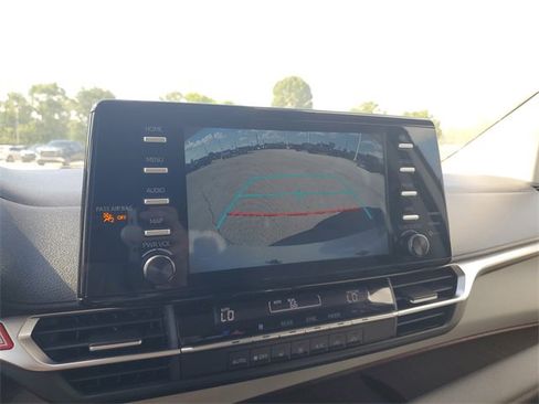 Used 2022 Toyota Sienna LE image 27