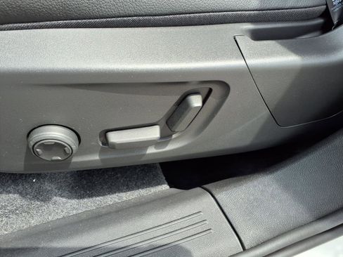 New 2025 Volvo XC40 B5 Core w/ Climate Package image 17