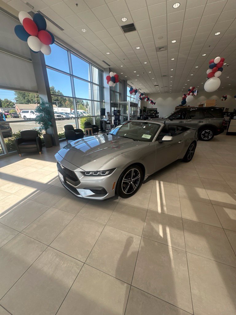 Used 2024 Ford Mustang Premium RWD image 2
