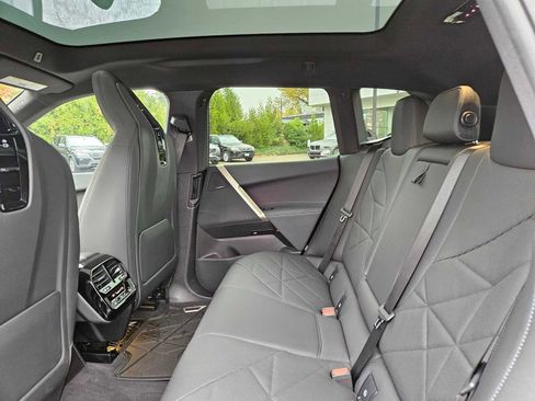 Used 2025 BMW iX xDrive50 image 19
