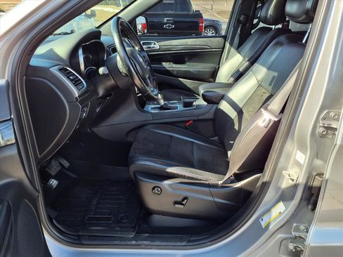 Used 2020 Jeep Grand Cherokee Altitude image 16
