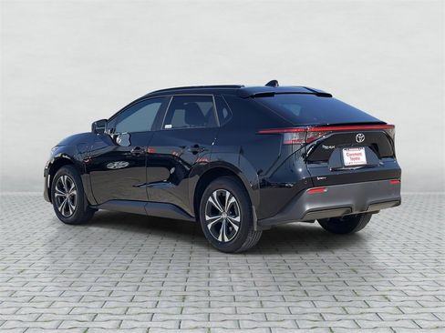 Used 2025 Toyota bZ4X FWD image 4