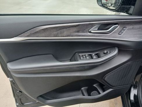 Used 2023 Jeep Grand Cherokee L Limited image 11