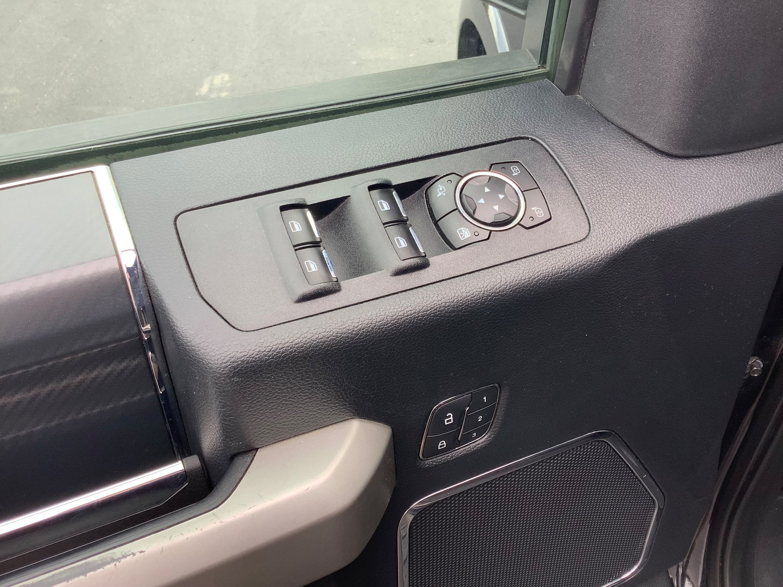 Used 2019 Ford F150 Lariat w/ Equipment Group 502A Luxury AWD/4WD image 7