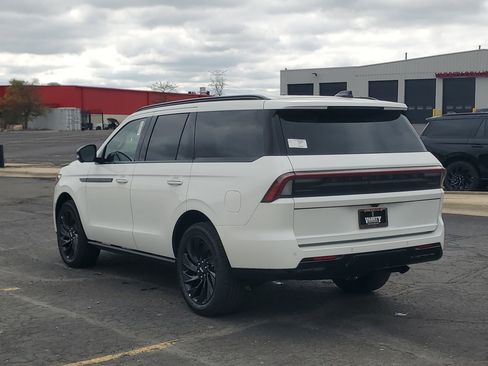New 2026 Lincoln Navigator Reserve AWD/4WD image 3